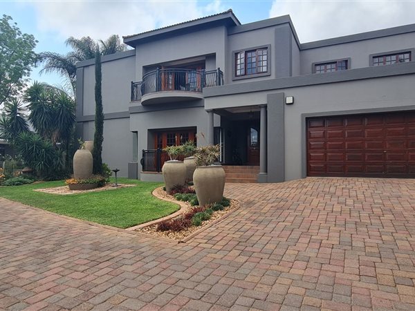 5 Bedroom House 5 Bedroom House