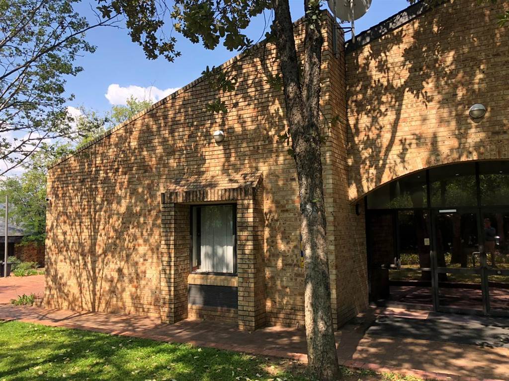 501  m² Commercial space in Woodmead photo number 2