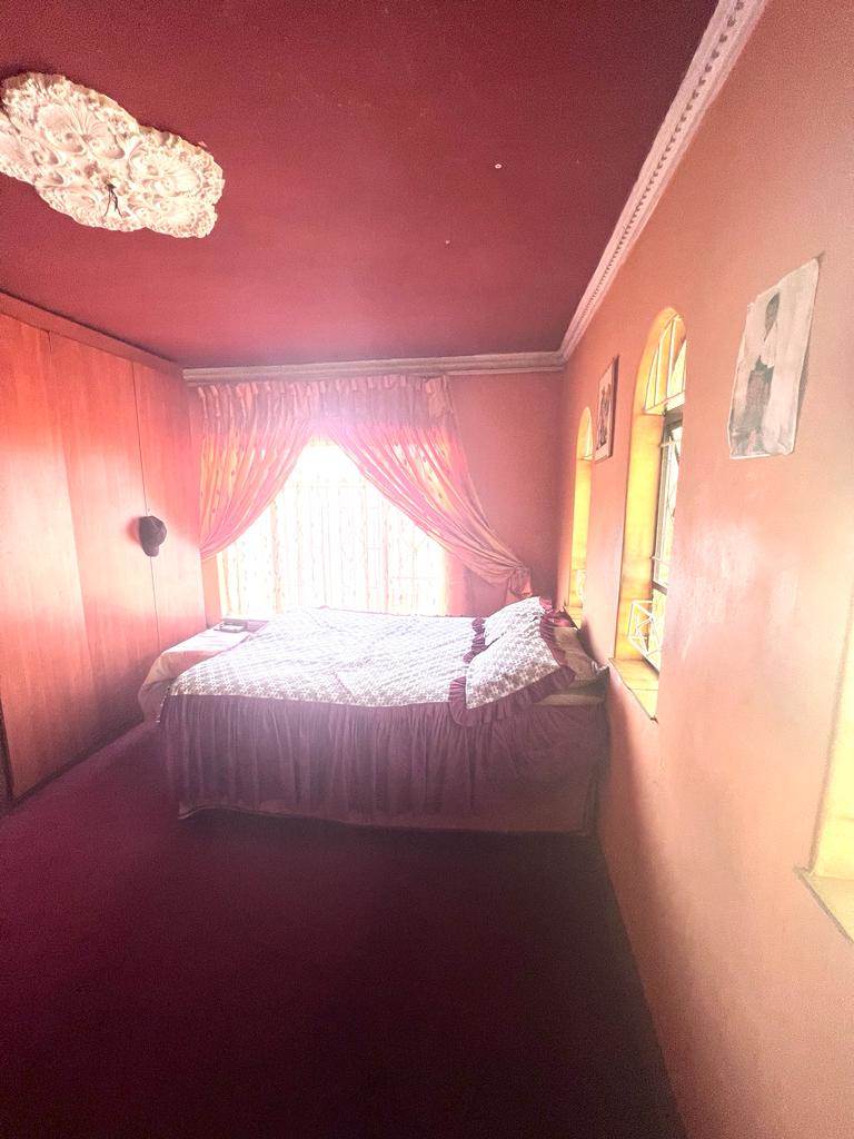 5 Bed House in Lenasia South photo number 8