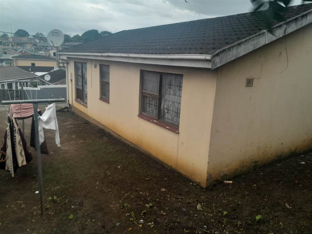 3 Bed House in KwaMashu photo number 8