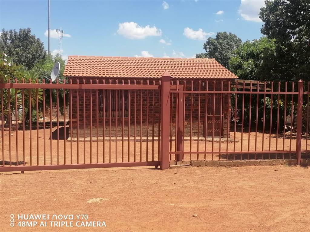 2 Bed House in Soshanguve photo number 25