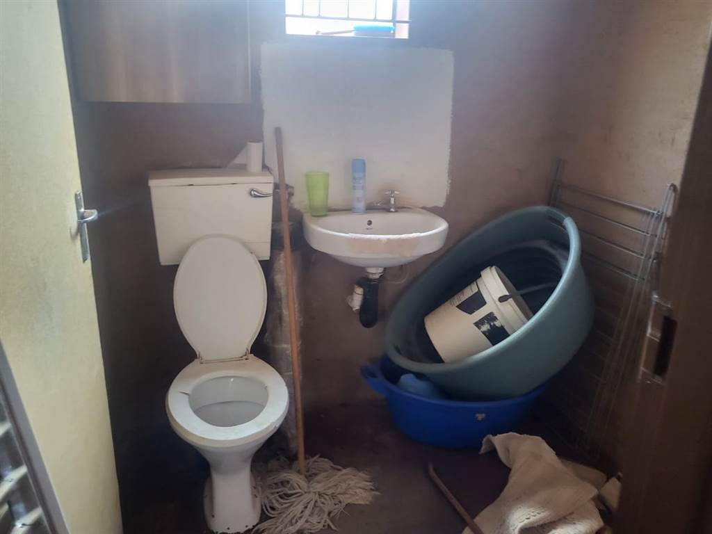 2 Bed House in Soshanguve photo number 8