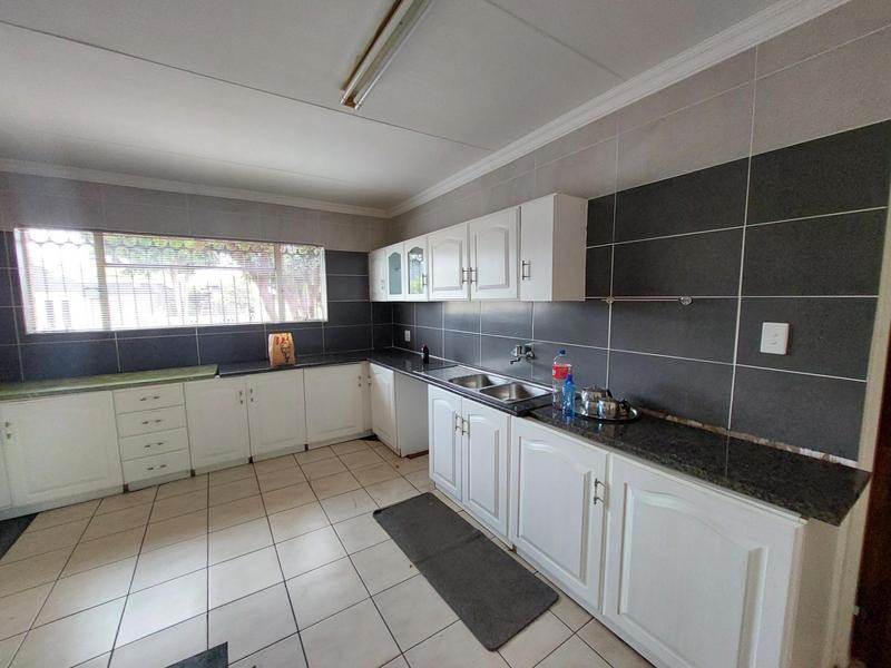 4 Bed House in Laudium photo number 19