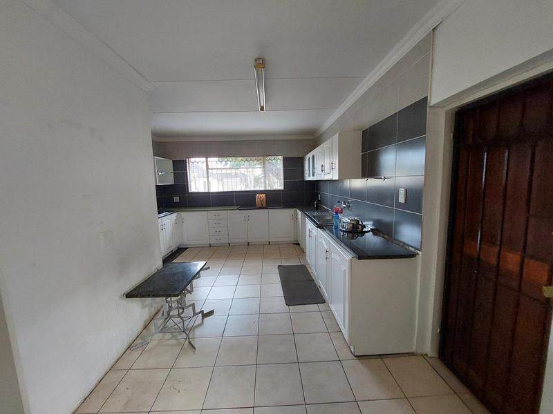 4 Bed House in Laudium photo number 18