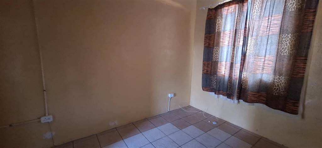 1 Bed Apartment in Jan Kempdorp photo number 9