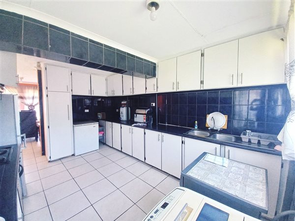 3 Bed House in Dalpark Ext 6