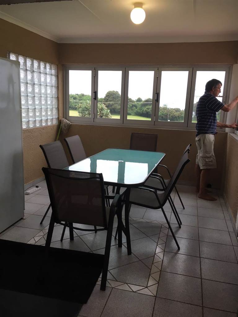 3 Bed Townhouse in Scottburgh Central photo number 2