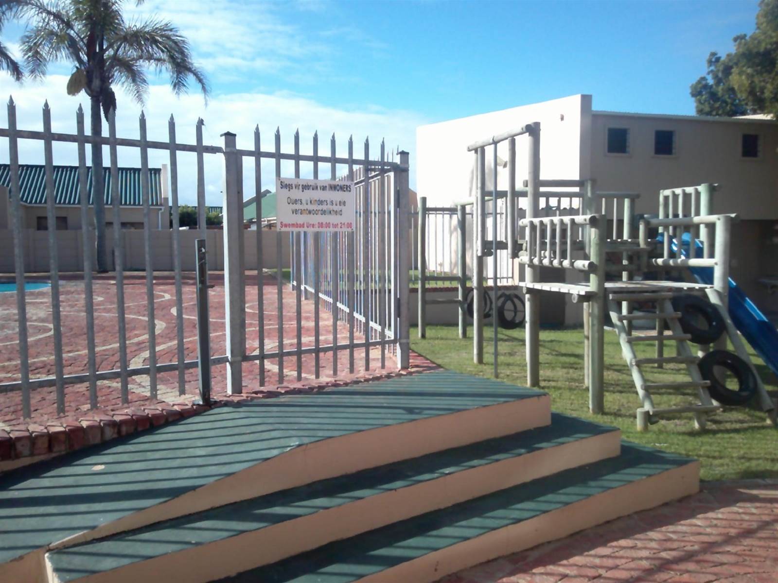 3 Bed Townhouse in Stilbaai photo number 15