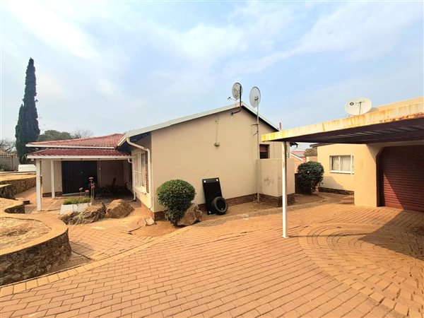 4 Bedroom House 4 Bedroom House
