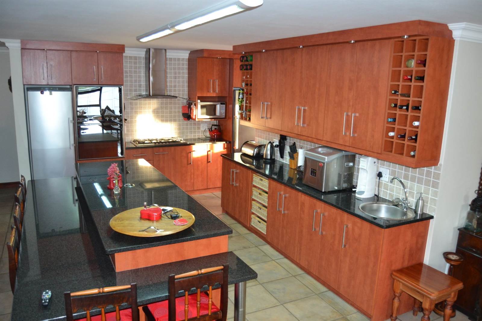 3 Bed House in Albertinia photo number 3