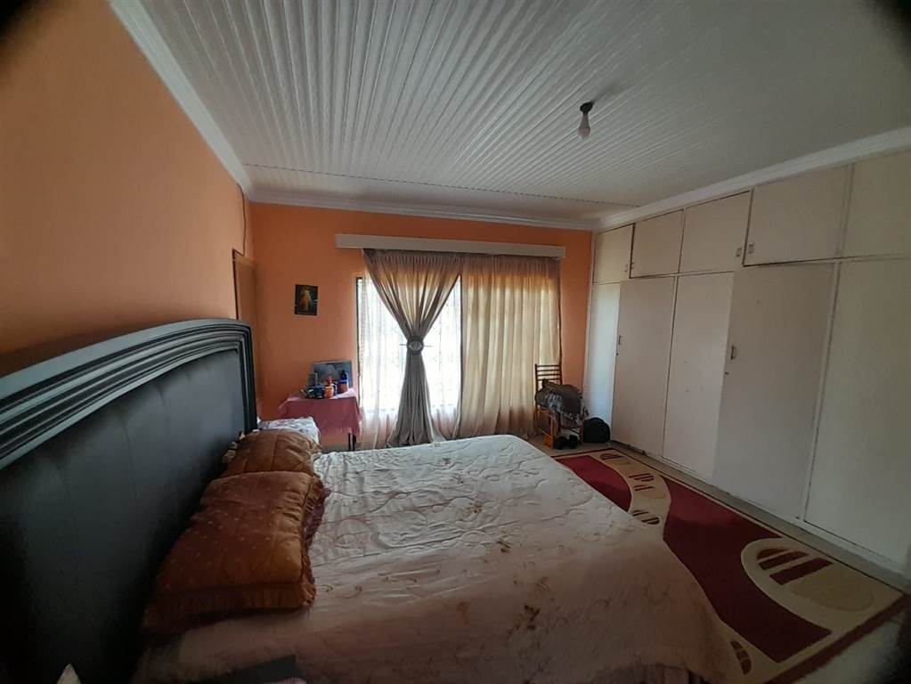 4 Bed House in Piet Retief photo number 4