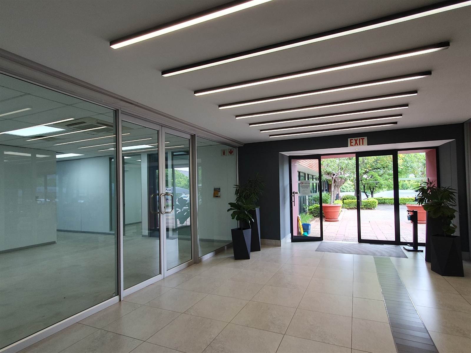763  m² Commercial space in Bryanston photo number 1