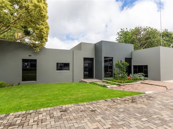 4 Bedroom House 4 Bedroom House