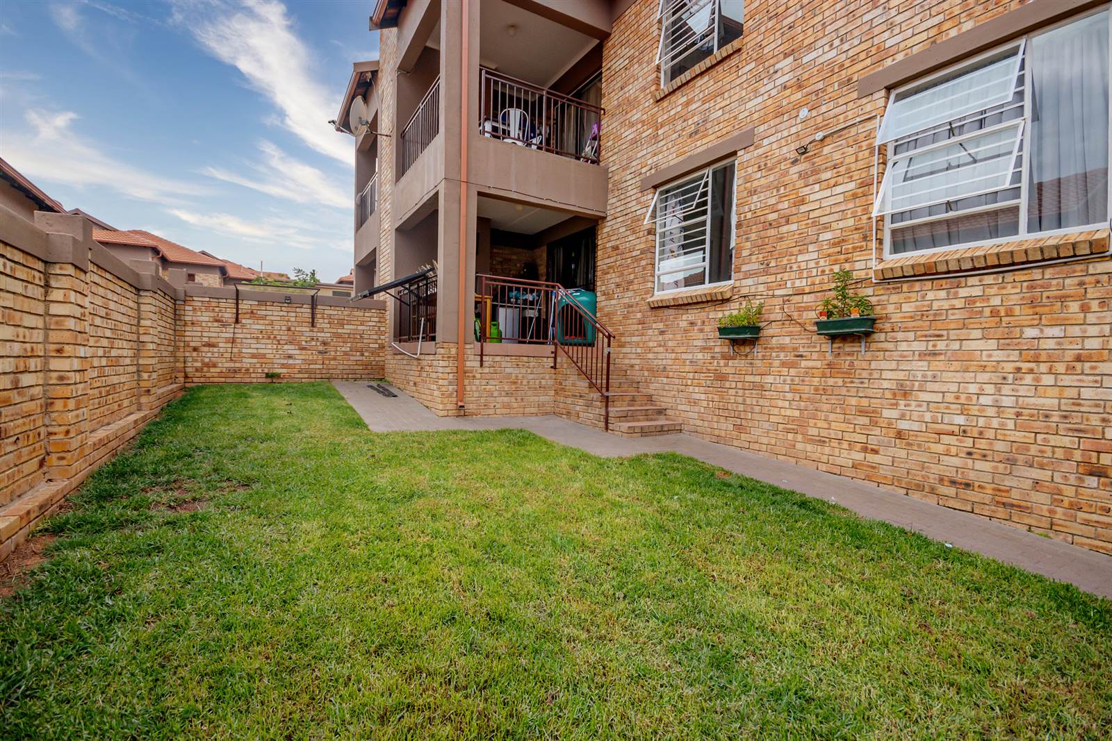 3 Bed Apartment in Ruimsig photo number 1
