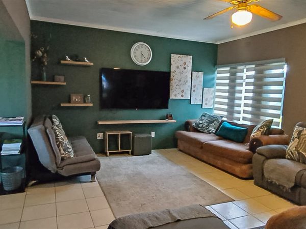 4 Bedroom House 4 Bedroom House
