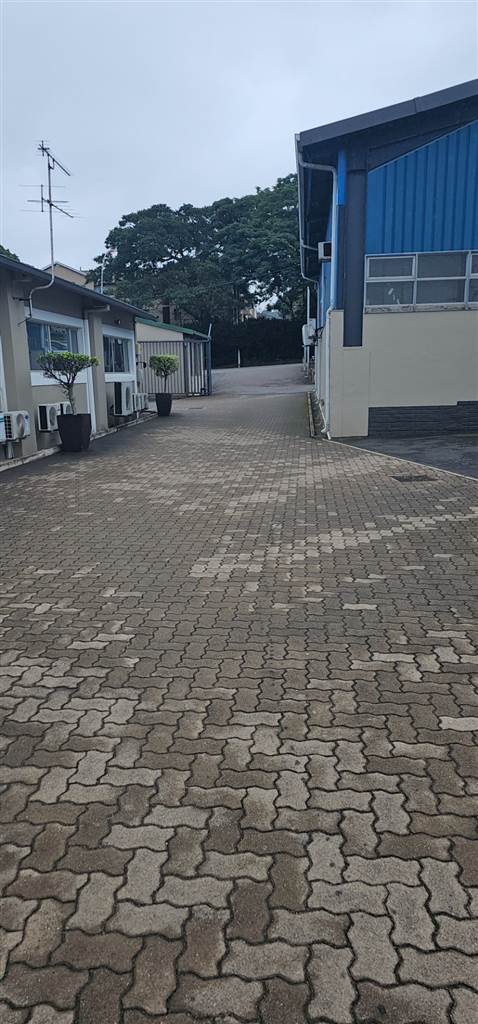 103  m² Commercial space in Pinetown Central photo number 1