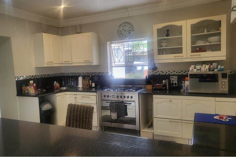4 Bed House in Morninghill photo number 3
