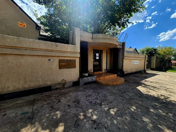 6 Bed House in Roodepoort Central