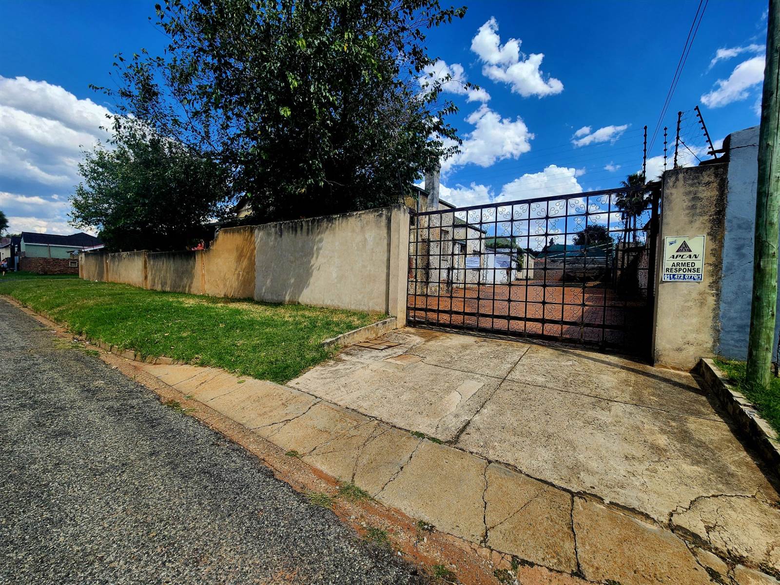 6 Bed House in Roodepoort Central photo number 5