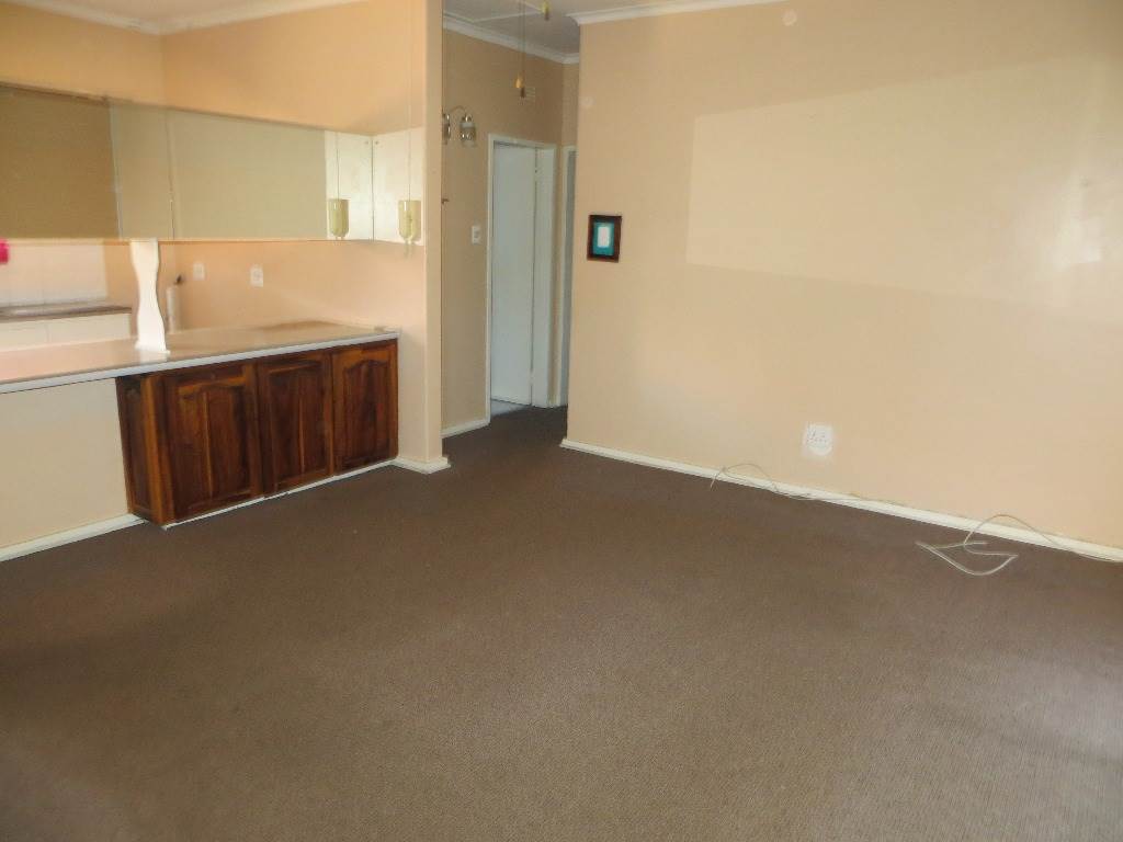 2 Bed Townhouse in Carletonville photo number 6