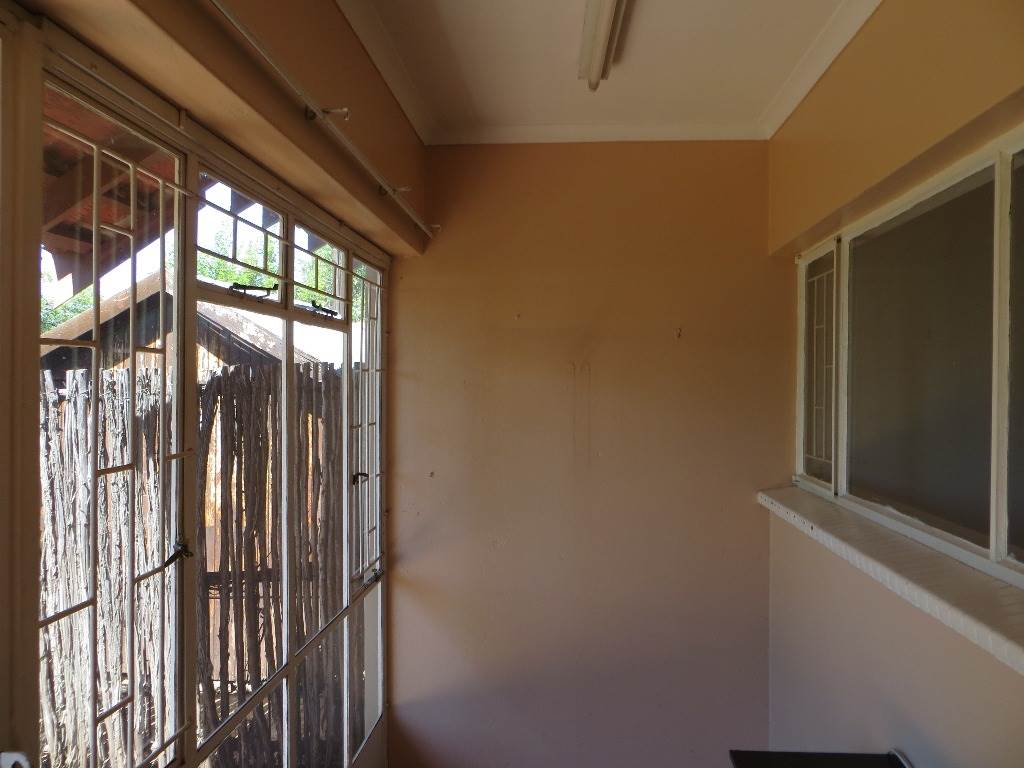 2 Bed Townhouse in Carletonville photo number 10
