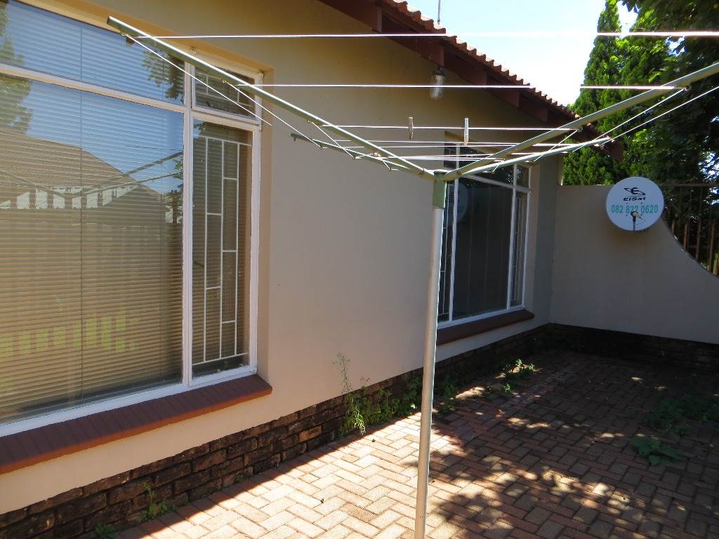 2 Bed Townhouse in Carletonville photo number 11