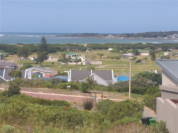 908 m² Land available in Stilbaai