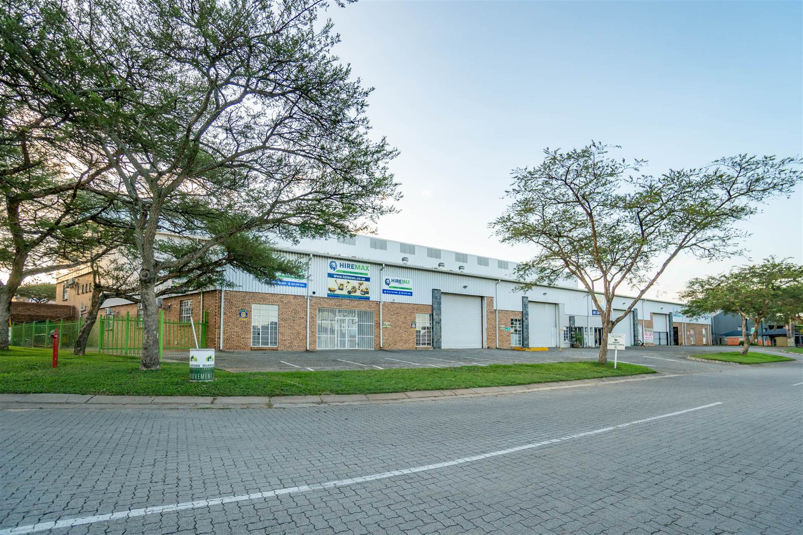 400  m² Industrial space in Riverside Industrial Park photo number 2