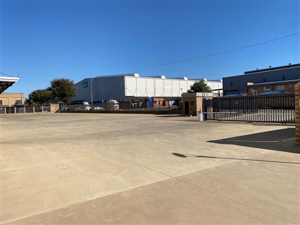 6 157  m² Industrial space