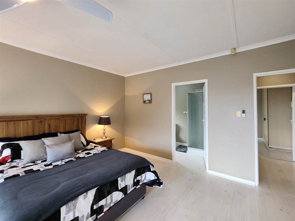 2 Bed House in Jeffreys Bay photo number 6