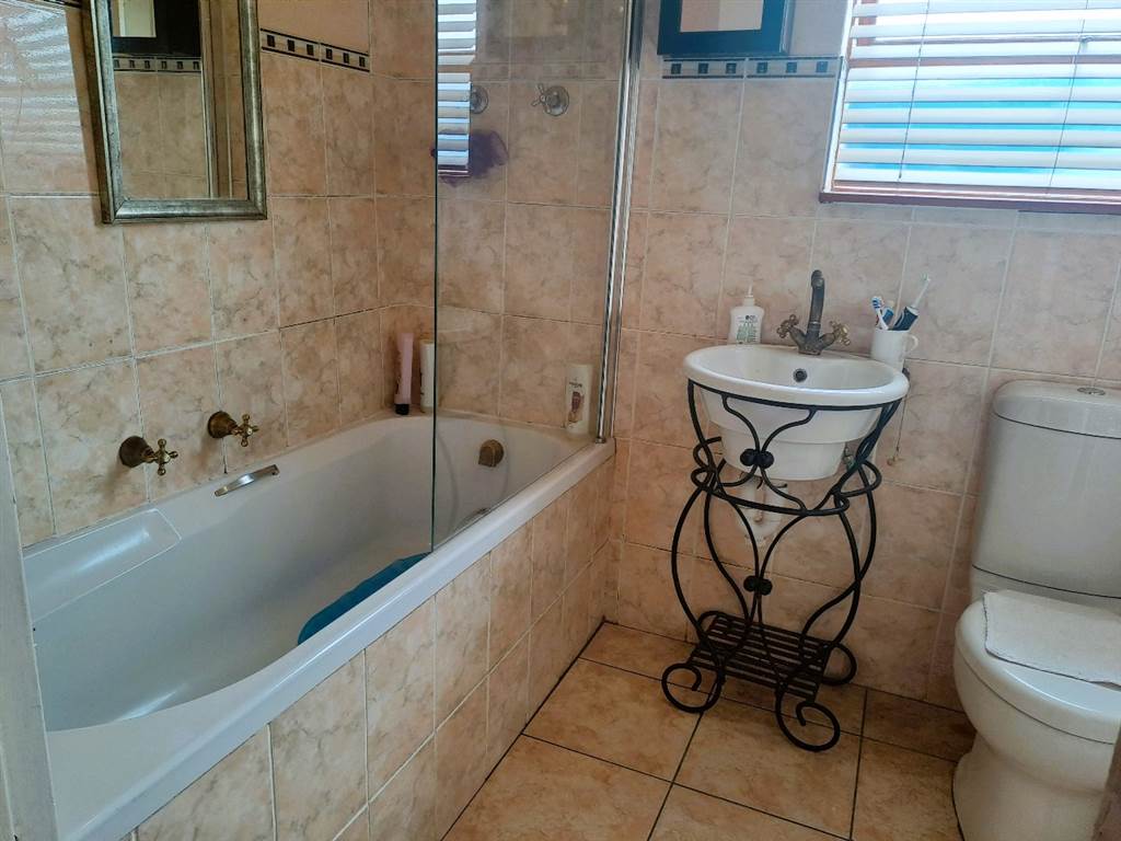 3 Bed House in Brackenfell Central photo number 17