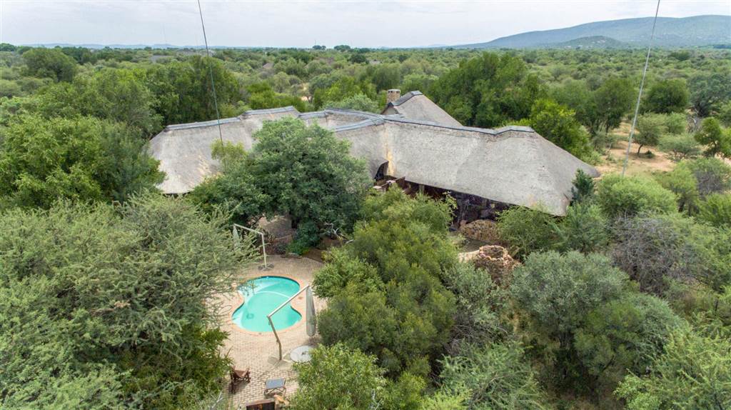 4 Bed House in Mabalingwe Nature Reserve photo number 5
