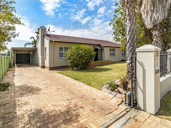 3 Bed House in Gordons Bay Central