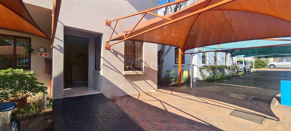 525  m² Commercial space in Lonehill photo number 3