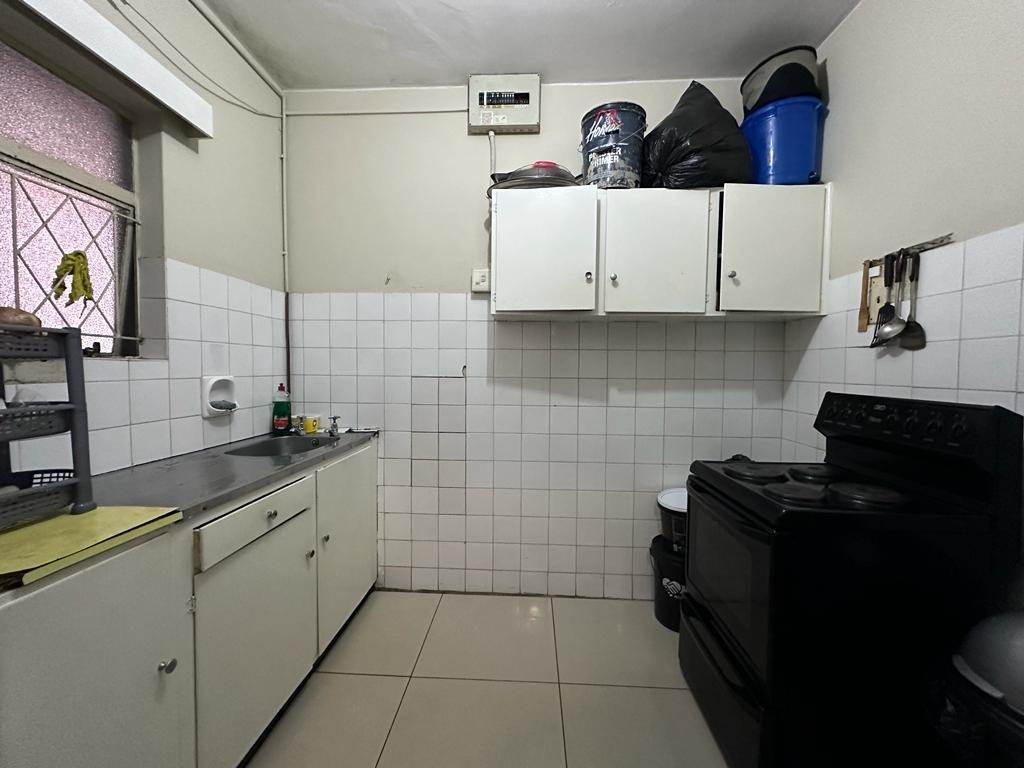 1 Bed Apartment in Bulwer photo number 5