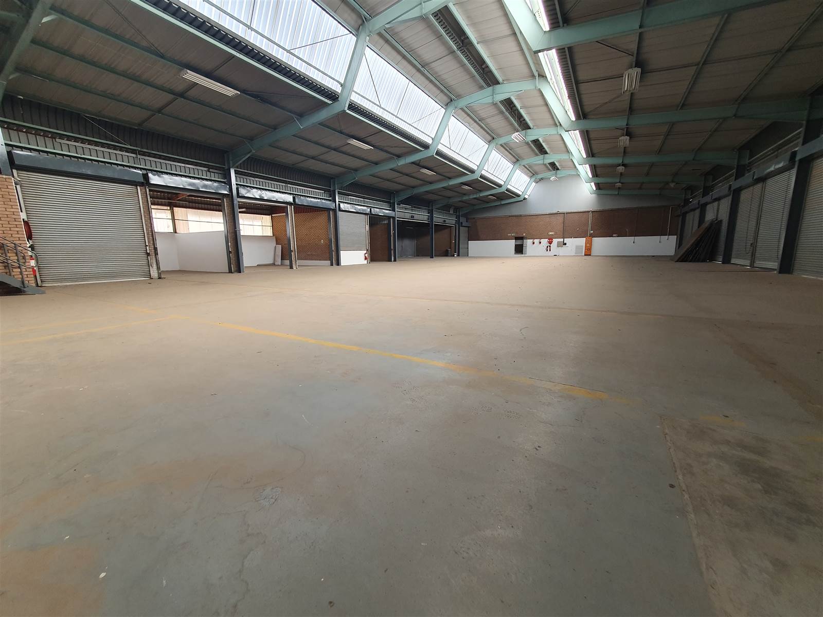 2058  m² Industrial space in City Deep photo number 4