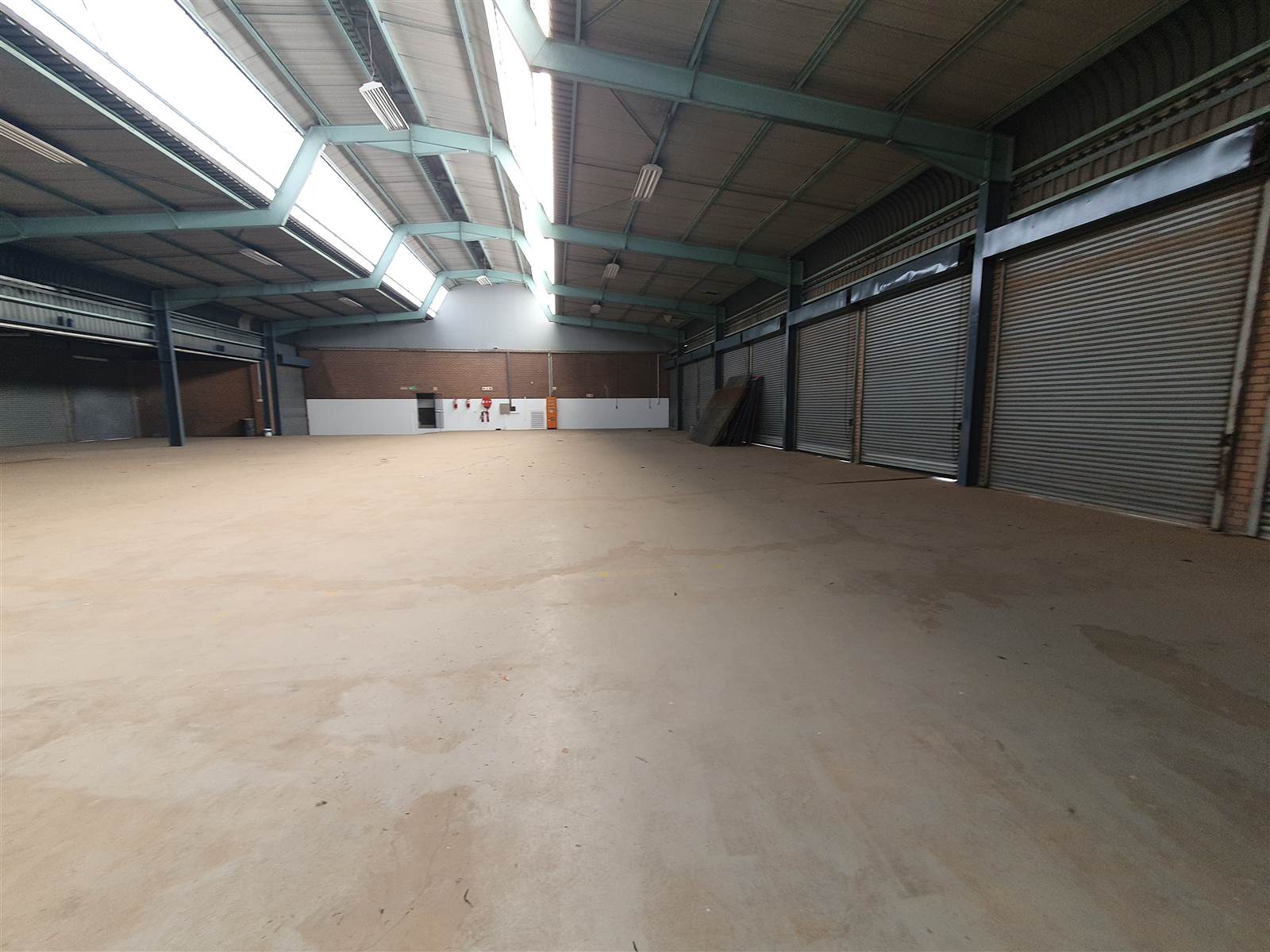 2058  m² Industrial space in City Deep photo number 3