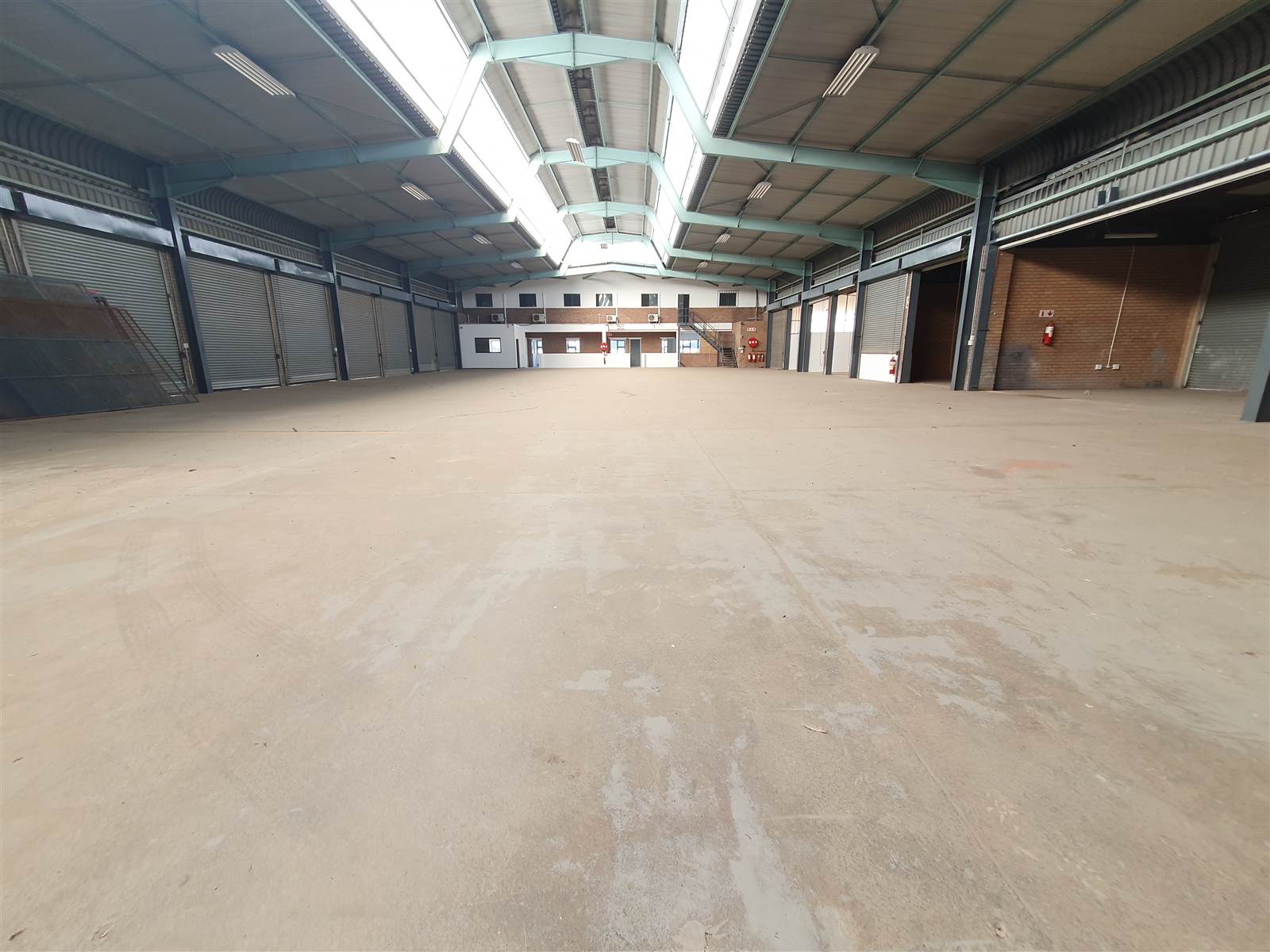 2058  m² Industrial space in City Deep photo number 5
