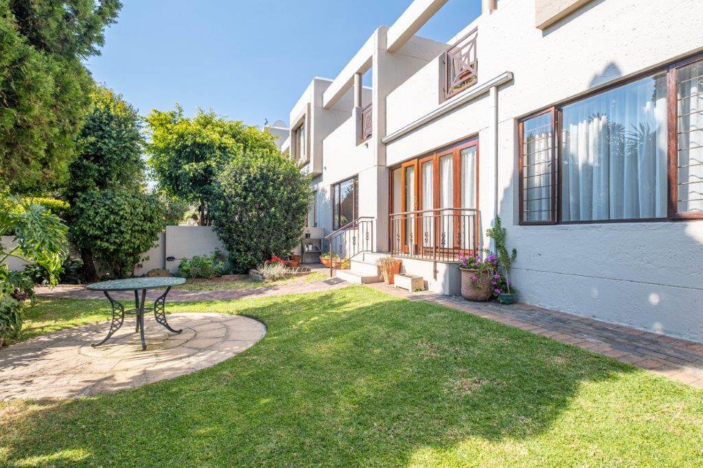 3 Bed Townhouse in Marais Steyn Park photo number 2