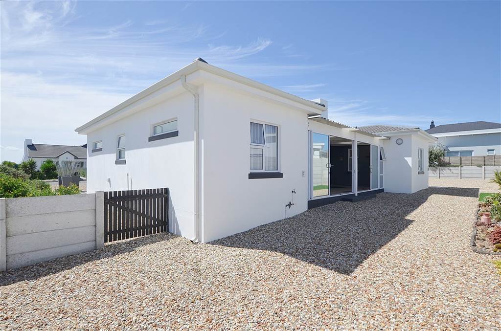 3 Bed House in Yzerfontein photo number 17