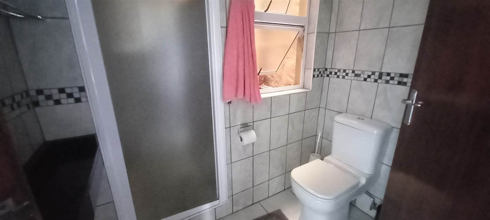 3 Bed Apartment in Uvongo photo number 18
