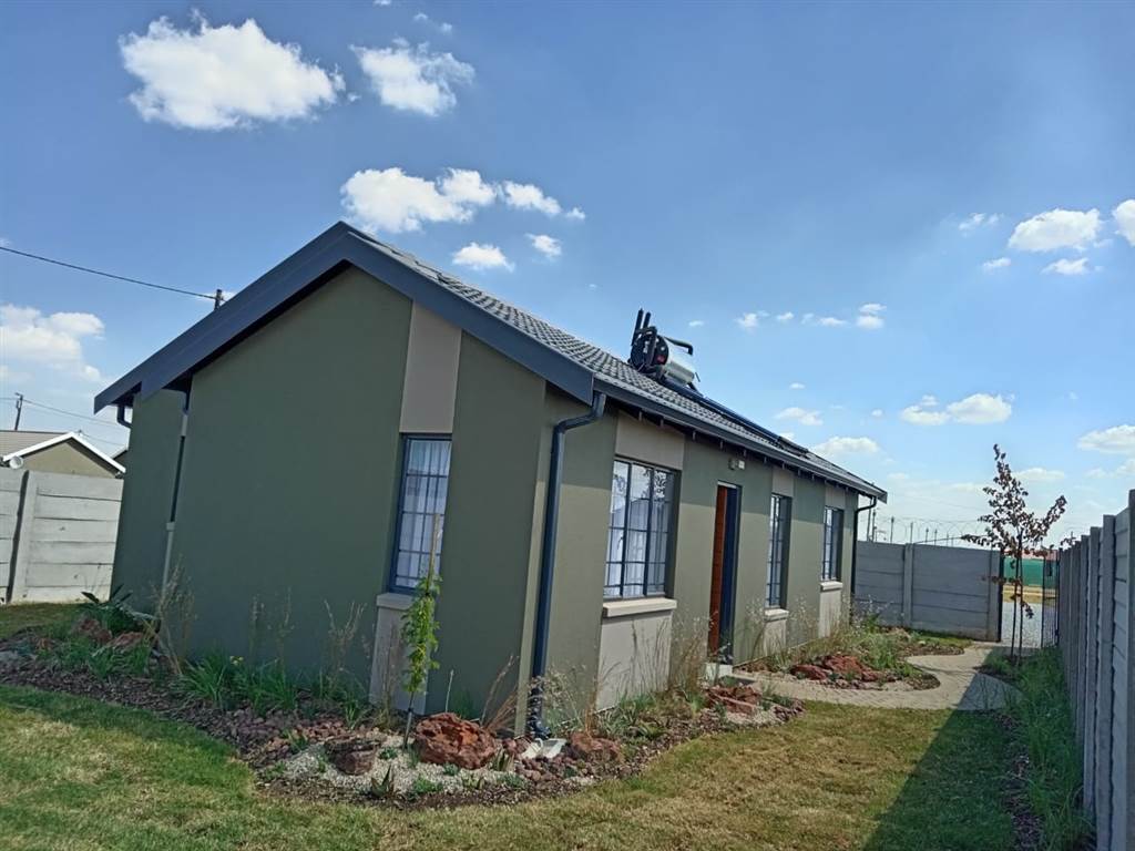 3 Bed House in Lenasia photo number 4