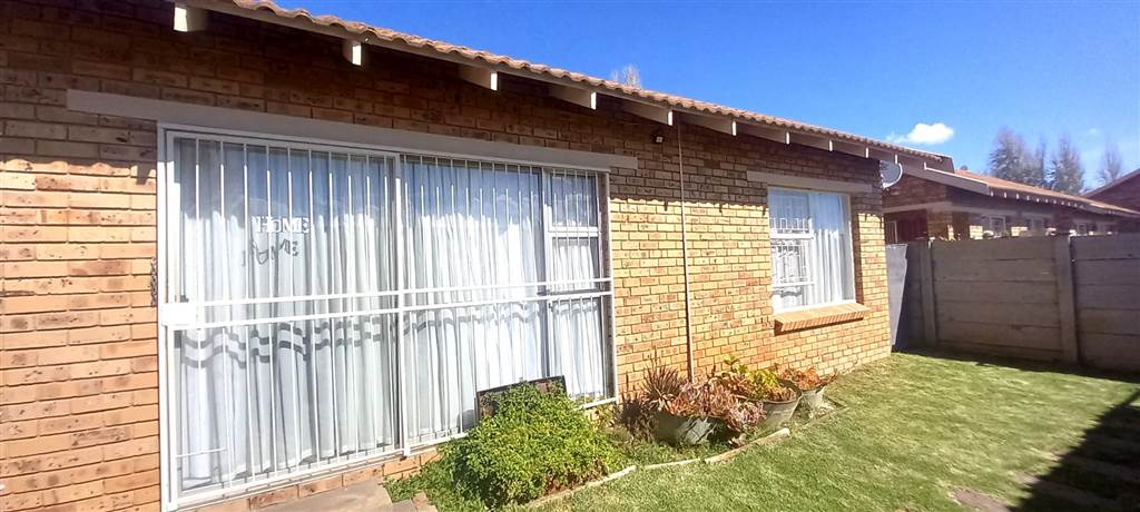 2 Bed Townhouse in Quaggafontein photo number 3