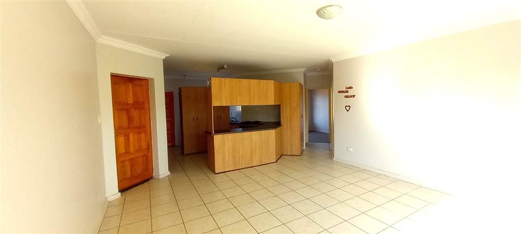 2 Bed Townhouse in Quaggafontein photo number 4