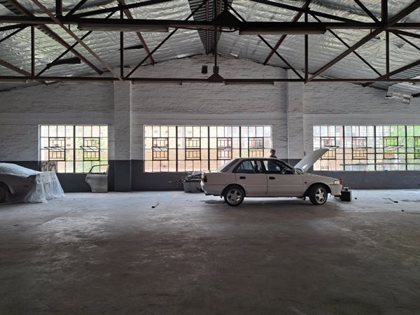 705  m² Industrial space in New Germany