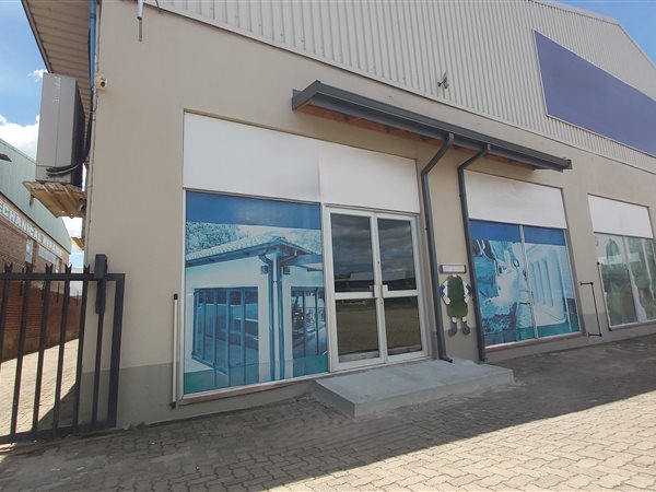 135  m² Commercial space