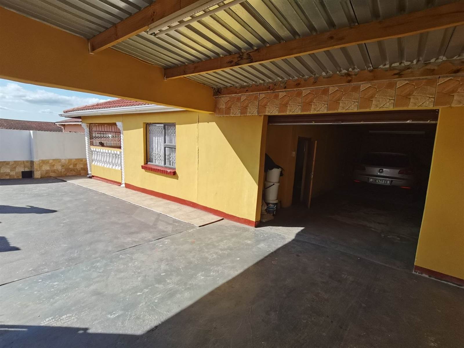3 Bed House in Kwa Nobuhle photo number 4