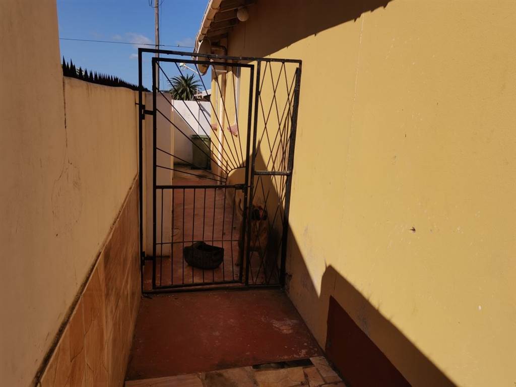 3 Bed House in Kwa Nobuhle photo number 20