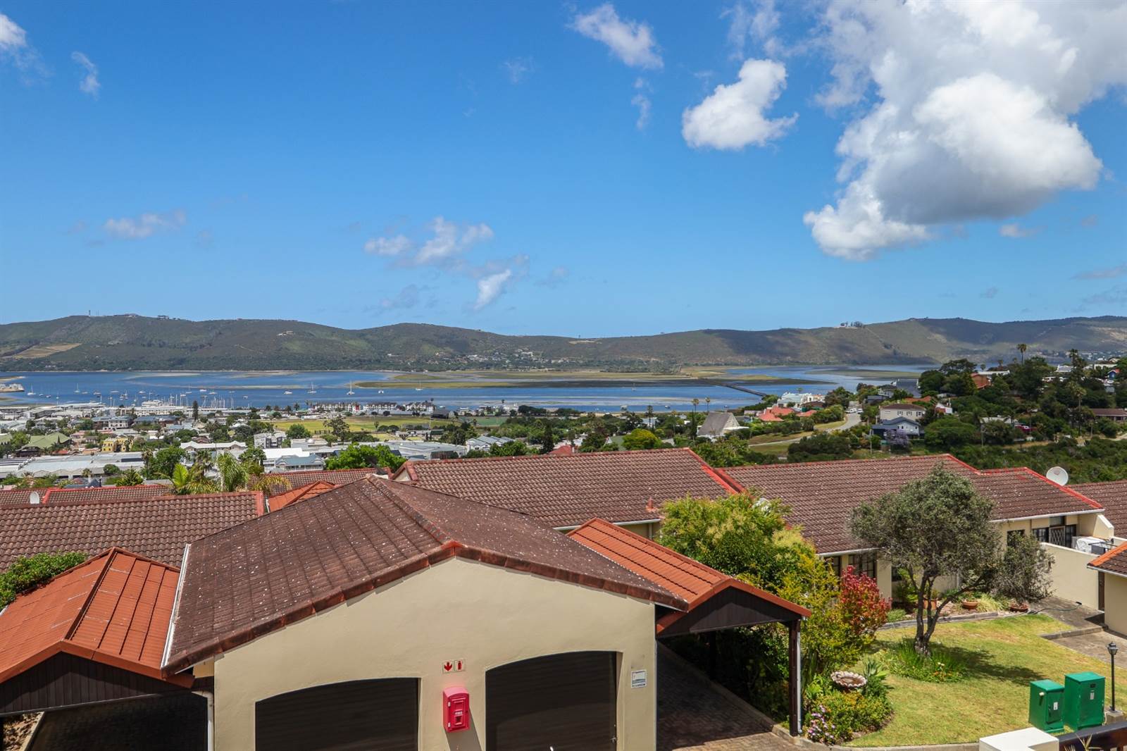 3 Bed Apartment in Knysna Central photo number 11
