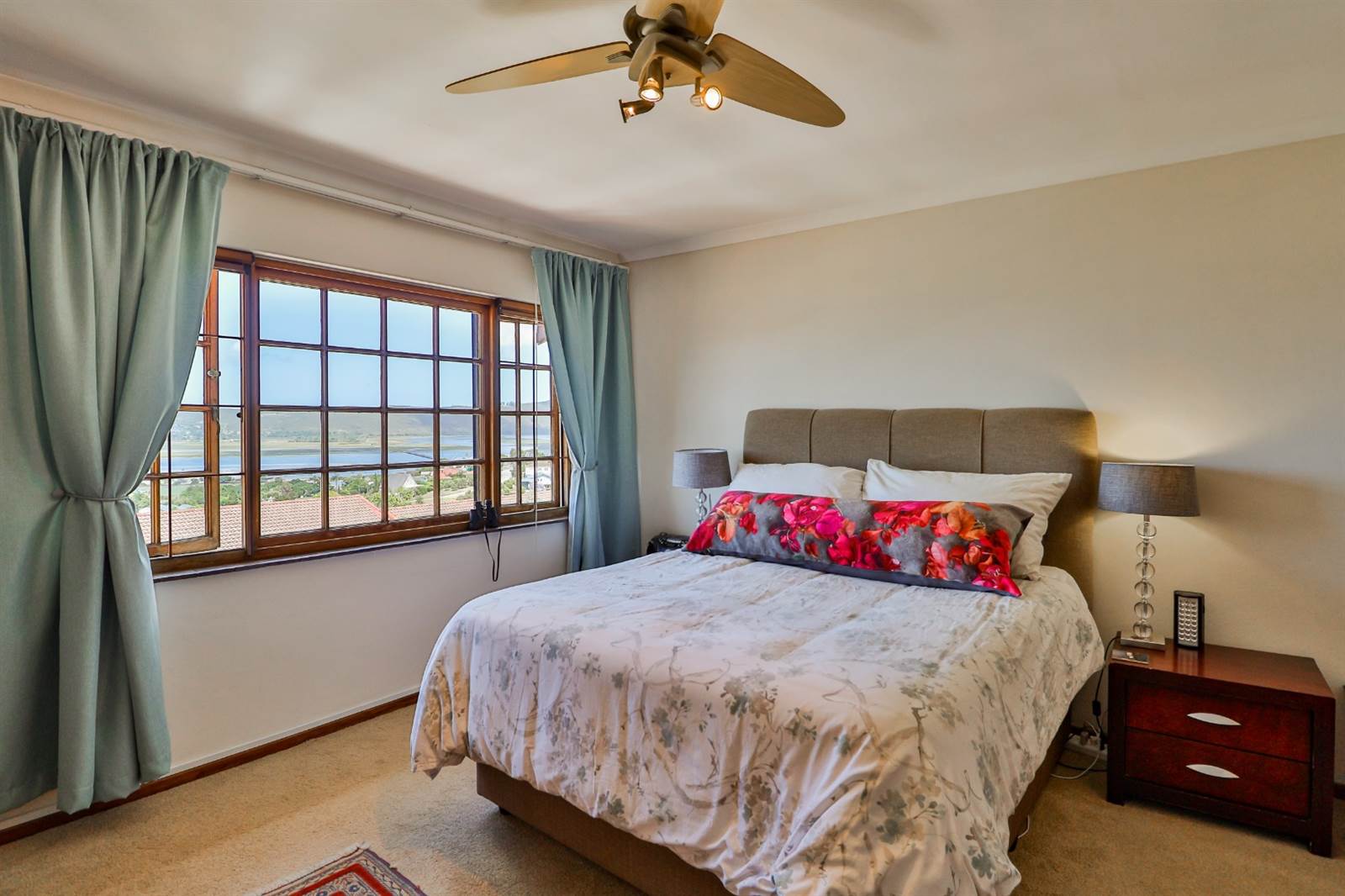 3 Bed Apartment in Knysna Central photo number 8